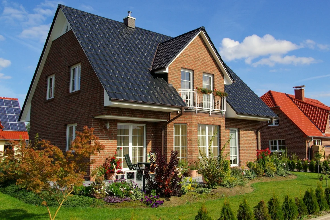 Modernes Haus mit Garten